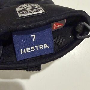Hestra size 7 youth ski gloves in Black